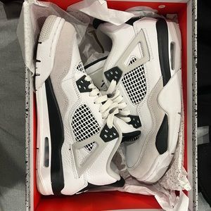 Air Jordan Retro 4